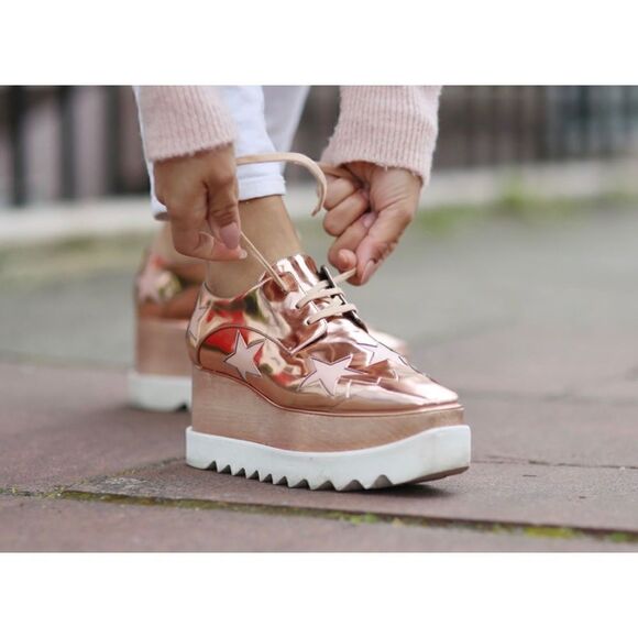 Stella McCartney
Women's Pink Rose Gold Metallic Elyse Stars Sneakers Size 36/6 - Picture 2 of 12